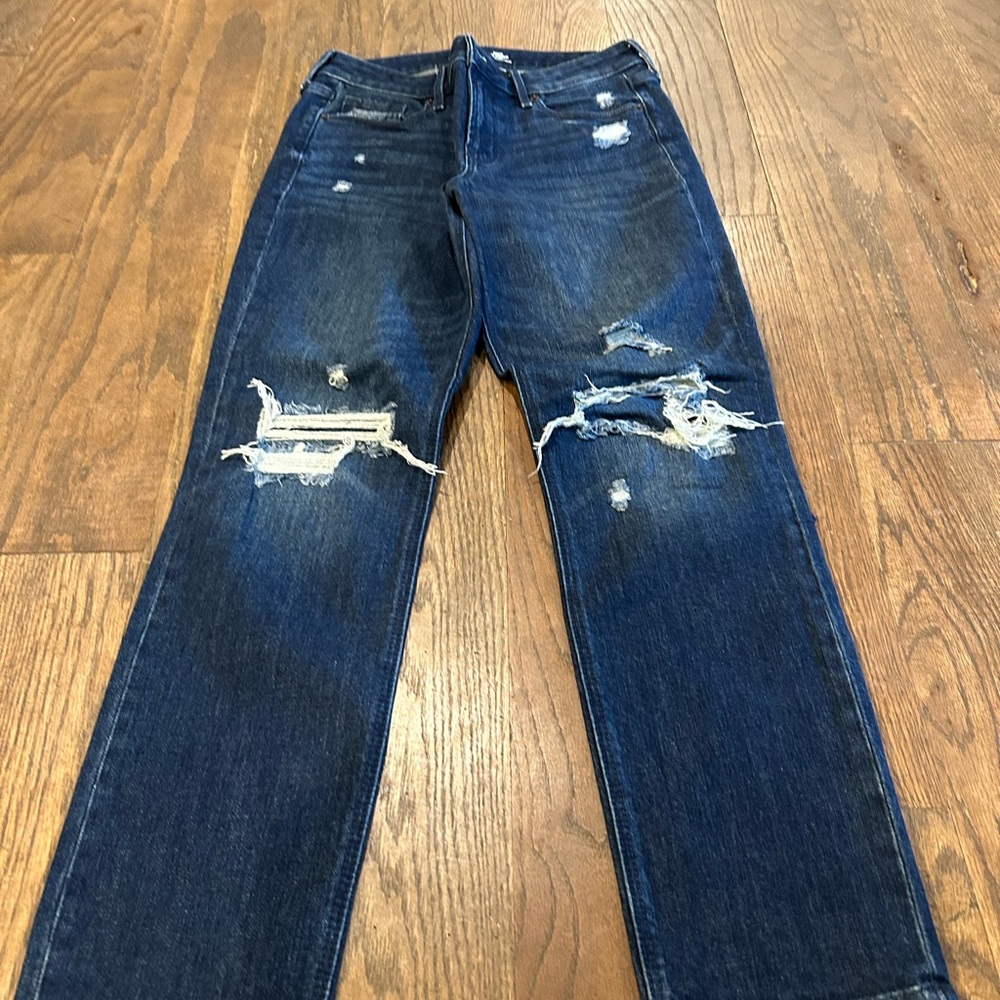 Old Navy Women's Straight Leg Jeans in Distressed Blue